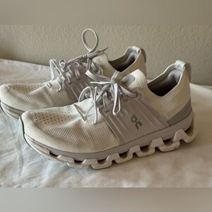 ON CLOUD Cloudswift 3 Running Walking Athletic Shoes - White 

Women’s 9.5